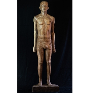 Holzskulptur "Stehender junger Mann"