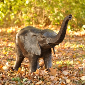 kleiner bronze elefant