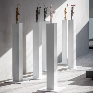 Bronzeskulptur "Thoughts Ensemble" von Raffaella Benetti