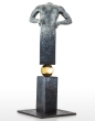 Edition Strassacker Bronzeskulptur "That is the question" von Annie Jungers - limitiert