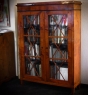 Biedermeier-Vitrinenschrank Kirschbaum furniert um 1830