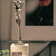  Bronzefigur  "Ballerina auf Steinsockel" 88001