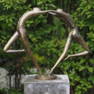 Bronzefigur Tanzendes Paar auf Sockel 