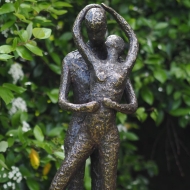 Bronzeskulptur Liebespaar mit brauner Patina