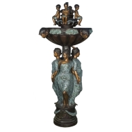 Brunnen aus Bronze mit Frauen und Engeln