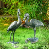 Bronzeskulptur "Graureiher-Paar mit Fisch"