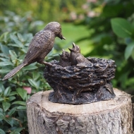 Vogelnest aus Bronze mit Küken