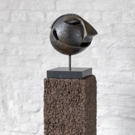 Bronzeskulptur "Masked soul" von Monica Siau