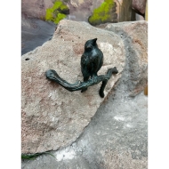 Bronzeskulptur "Rotkehlchen auf Ast"