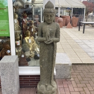 Stehender Buddha aus Steinguss Indischer Herkunft Rad der Lehre 