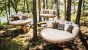 Mehrere DEDON Swingrest Hanging Lounger an Bäumen