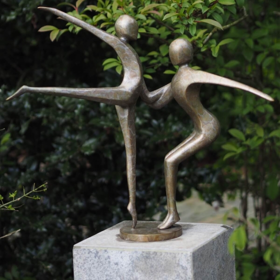 Bronzeskulptur Tanzendes Paar auf Sockel