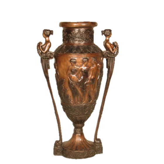 Frontansicht der Bronzeskulptur "Blumenkübel Dame"