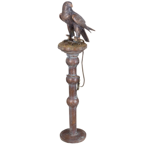 bronze falke auf sockel strassacker