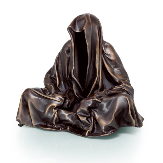 Frontansicht der Bronzefigur "Wächter der Zeit"