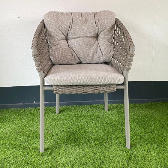 Cane-line Ocean Sessel, stapelbar in taupe inkl. Kissen als Ausstellungsstück