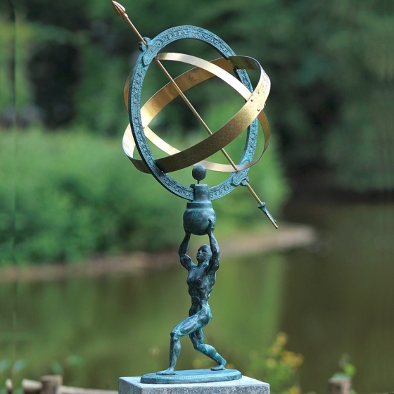 titan trägt Sonnenuhr bronze
